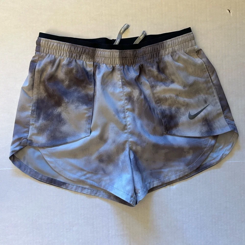 Nike women’s Tempo Luxe Icon Clash lined running shorts Lightweight Sz-XS. T9